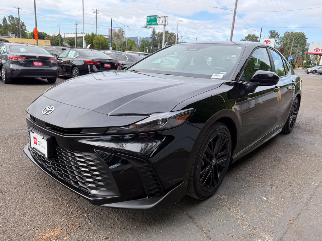 Certified 2025 Toyota Camry SE FWD image 4
