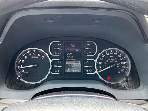 Used 2018 Toyota Tundra SR5 w/ SR5 Upgrade Package AWD/4WD image 10