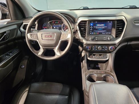 Used 2023 GMC Acadia SLT FWD image 9
