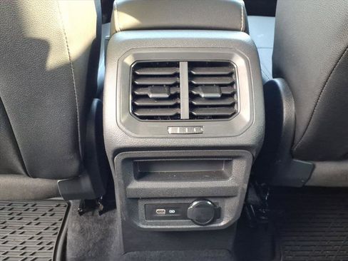 Used 2021 Volkswagen Tiguan SE w/ Panoramic Sunroof Package image 15