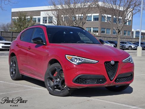 Used 2022 Alfa Romeo Stelvio Veloce image 1