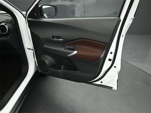 Used 2023 Nissan Kicks SR image 31