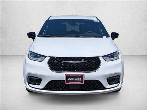 New 2026 Chrysler Pacifica Select FWD image 5