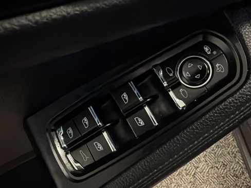Used 2020 Porsche Macan AWD/4WD image 12
