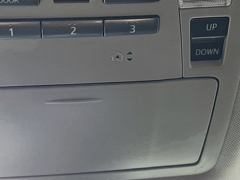 Used 2019 Toyota Highlander Limited image 22