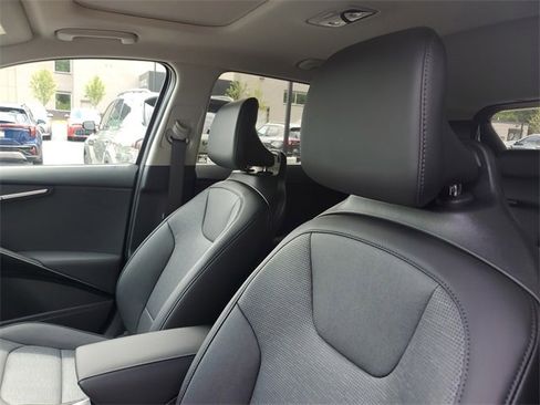 New 2025 Kia Niro SX Touring image 23