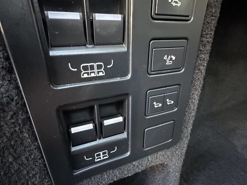 Used 2017 Land Rover Discovery HSE Luxury image 17