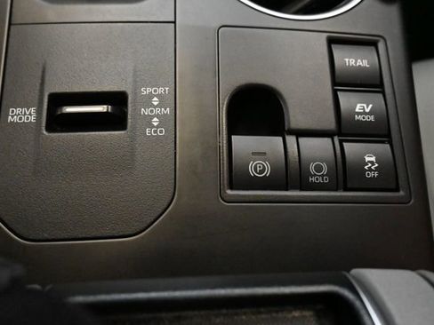 Certified 2025 Toyota Highlander XLE image 15