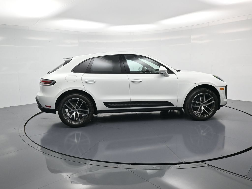 Certified 2026 Porsche Macan AWD/4WD image 31
