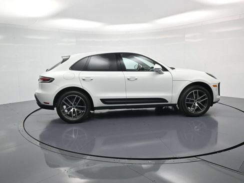 Certified 2026 Porsche Macan AWD/4WD image 31