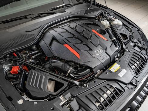 Used 2022 Audi S8 AWD/4WD image 42
