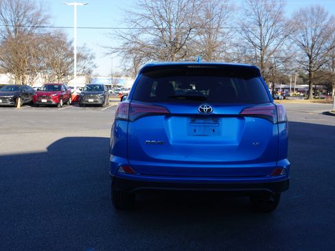 Used 2018 Toyota RAV4 LE image 5