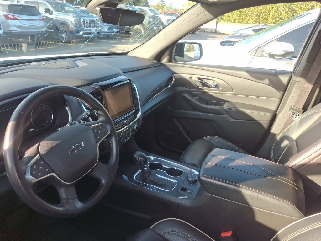 Used 2022 Chevrolet Traverse Premier w/ Redline Edition FWD image 9