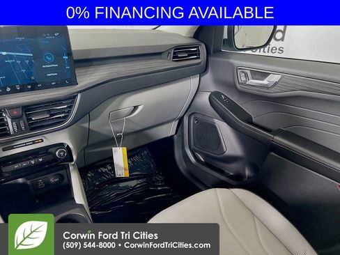 New 2025 Ford Escape SE w/ PHEV Premium Package image 28