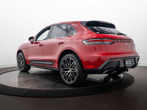 Certified 2026 Porsche Macan AWD/4WD image 3