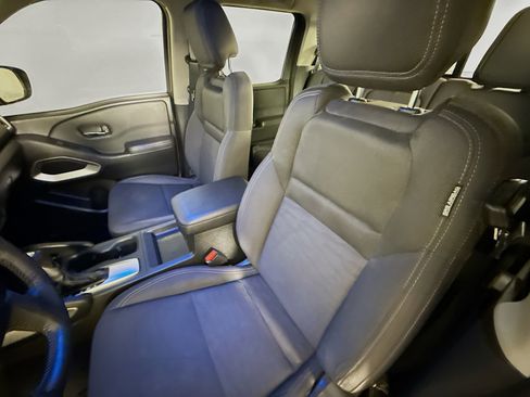 Used 2022 Nissan Frontier SV image 25