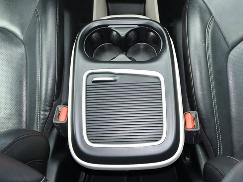 Used 2022 Chrysler Pacifica Touring-L image 23