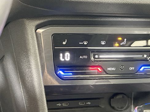 Used 2022 Volkswagen Tiguan SE image 19