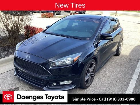 Used 2018 Ford Focus ST image 3