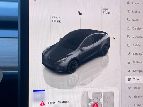 Used 2023 Tesla Model Y Long Range image 27