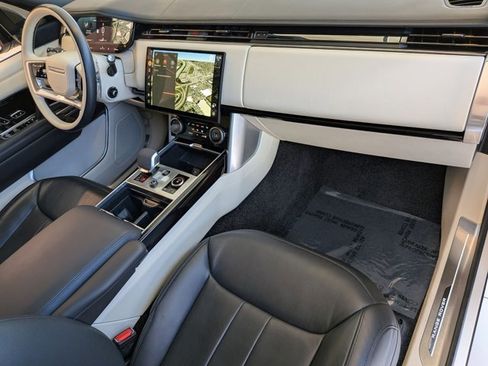 Used 2023 Land Rover Range Rover Long Wheelbase SE image 24
