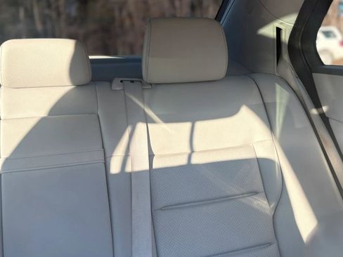 Used 2015 Mercedes-Benz E 350 4MATIC Sedan image 27