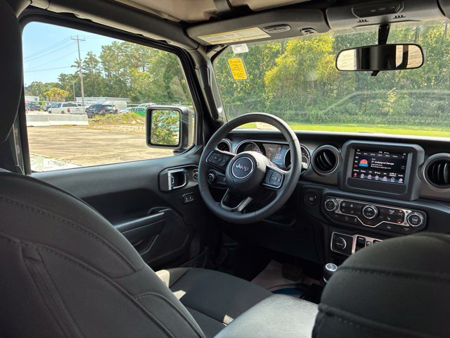Used 2023 Jeep Gladiator Sport AWD/4WD image 25