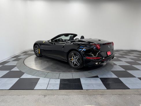 Used 2016 Ferrari California T RWD image 7