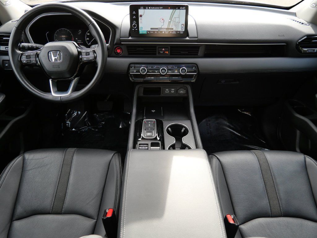 Used 2024 Honda Pilot Touring image 15