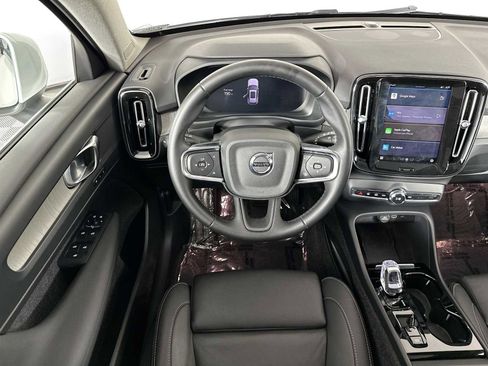 Used 2025 Volvo XC40 B5 Plus image 20