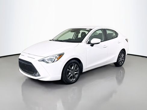 Used 2019 Toyota Yaris LE image 4