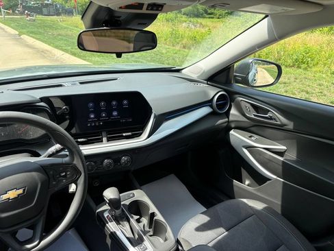Used 2024 Chevrolet Trax LS FWD image 38