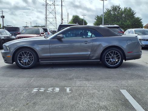 Used 2013 Ford Mustang Premium RWD image 19