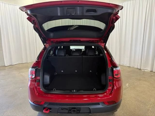 Used 2025 Jeep Compass Trailhawk w/ Trailhawk Convenience Group AWD/4WD image 24