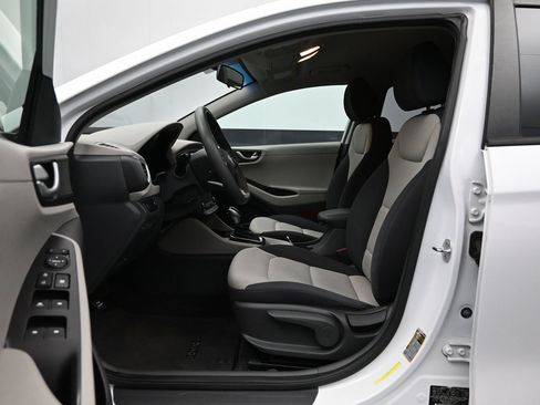 Used 2018 Hyundai Ioniq Blue FWD image 9