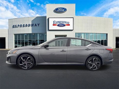 Used 2025 Nissan Altima 2.5 SR image 9