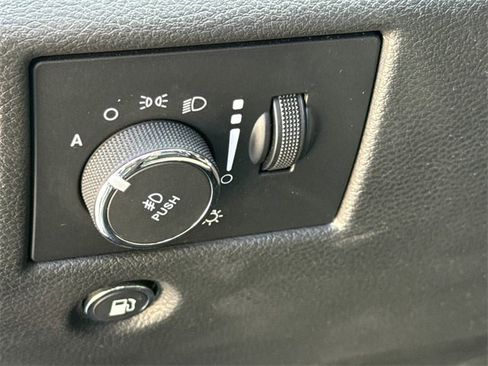 Used 2021 Jeep Grand Cherokee Laredo X image 21