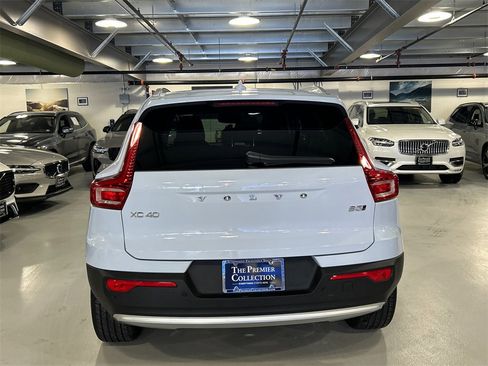 Certified 2025 Volvo XC40 B5 Core image 3