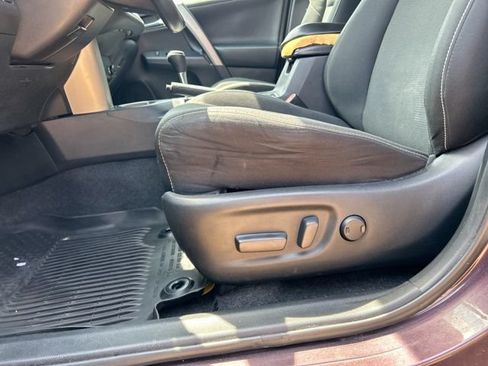 Used 2018 Toyota RAV4 XLE AWD/4WD image 29