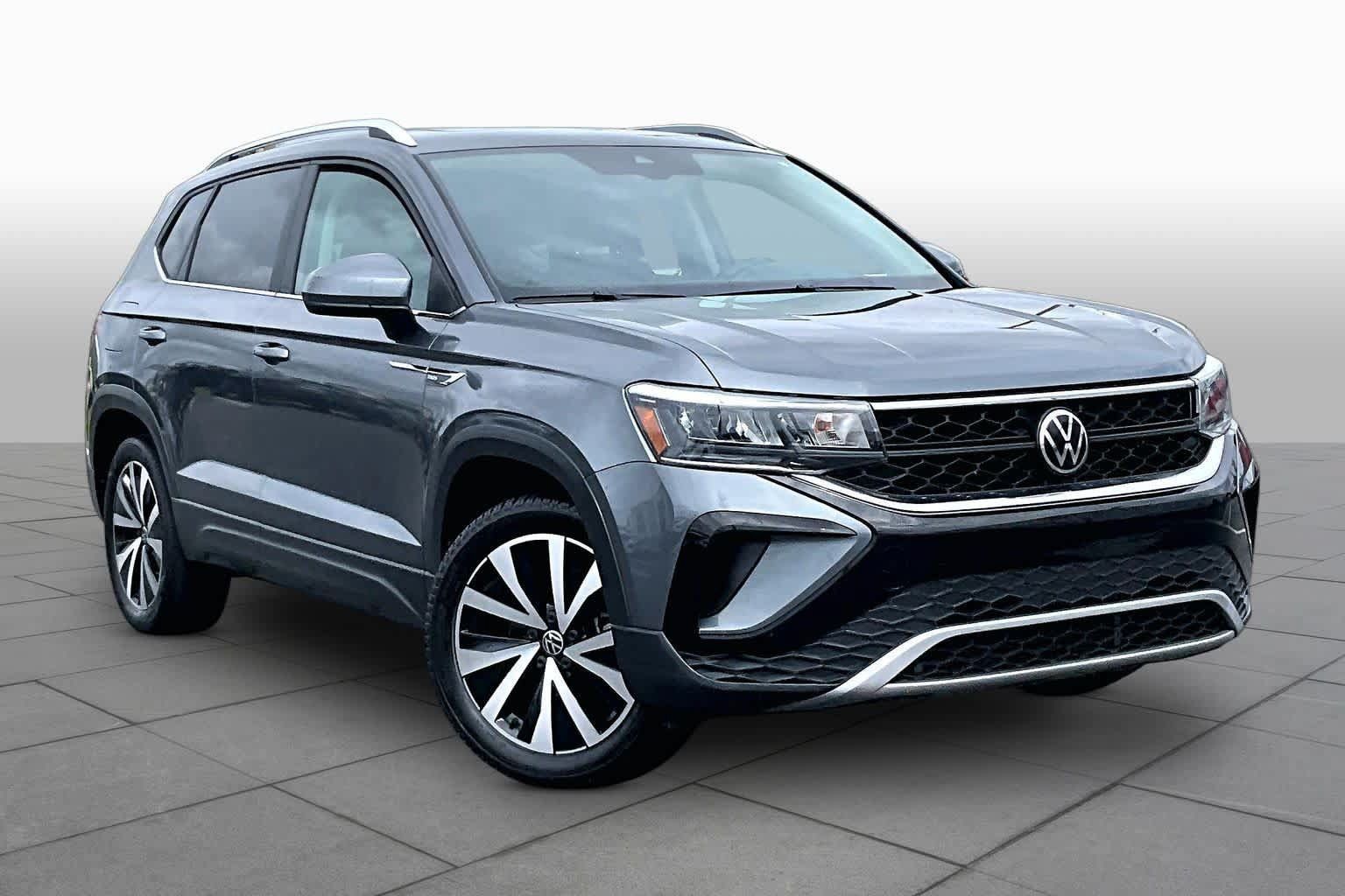 Used 2023 Volkswagen Taos SE w/ Panoramic Sunroof Package AWD/4WD image 3
