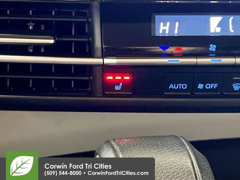 Used 2021 Toyota Sienna XLE image 24