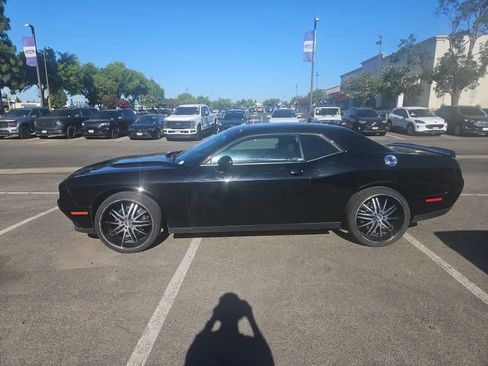 Used 2020 Dodge Challenger SXT RWD image 4