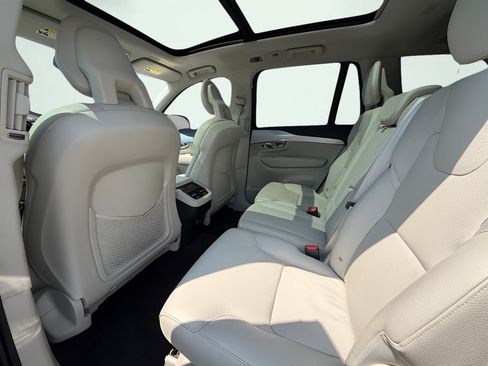 Used 2018 Volvo XC90 T5 Momentum w/ Convenience Package AWD/4WD image 17
