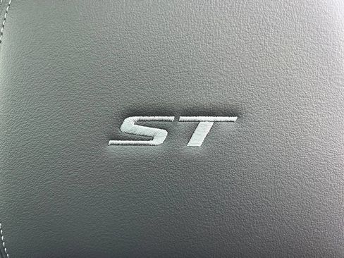 Used 2026 Buick Enclave Sport Touring w/ Power Package AWD/4WD image 17