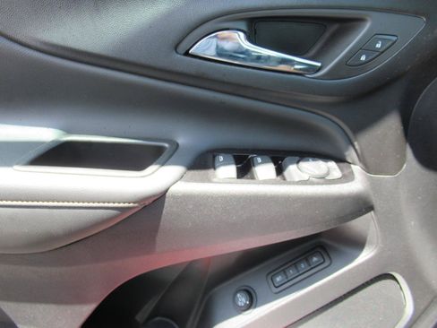 Used 2023 Chevrolet Equinox Premier FWD image 21