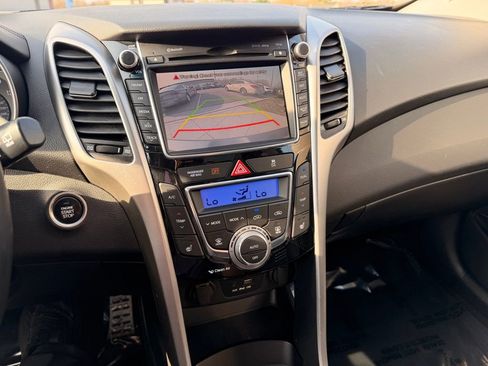 Used 2015 Hyundai Elantra GT w/ Option Group 03 image 19