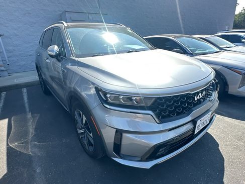 Used 2023 Kia Sorento SX Prestige w/ Panoramic Sunroof Package AWD/4WD image 2