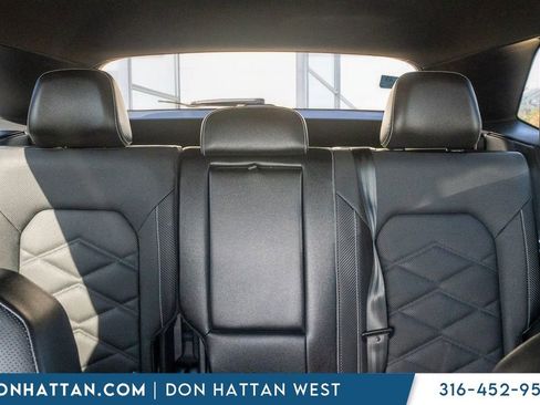 Used 2024 Volkswagen Atlas Cross Sport SE FWD image 12