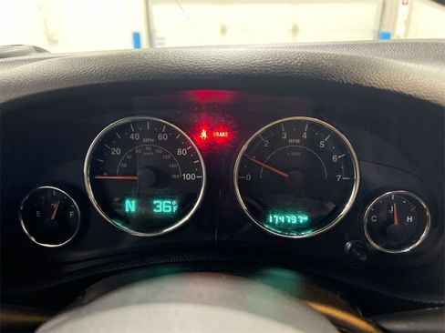 Used 2017 Jeep Wrangler Unlimited Sahara w/ Connectivity Group image 11