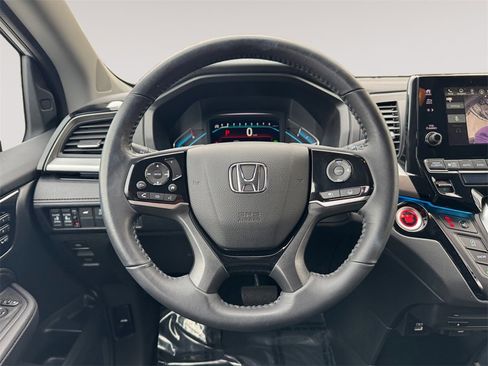 Used 2023 Honda Odyssey Touring image 12